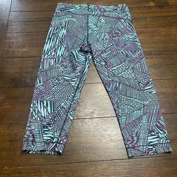 Under Armour Purple Blue Ankle Cropped Pants - Picture 4 of 4